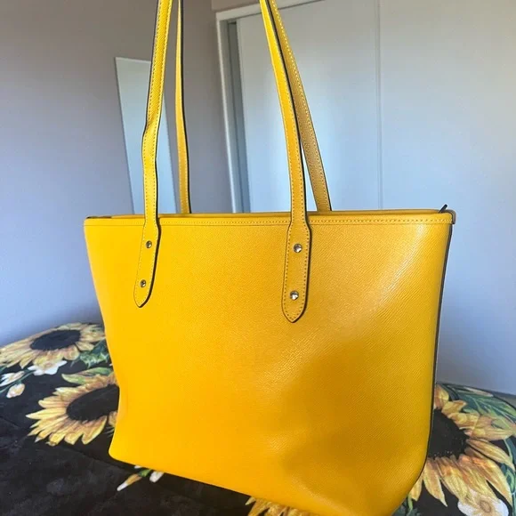 Coach F58846 Yellow with Silver Hardware City Zip Tote Bag in Pebbled Leather - Picture 2 of 7